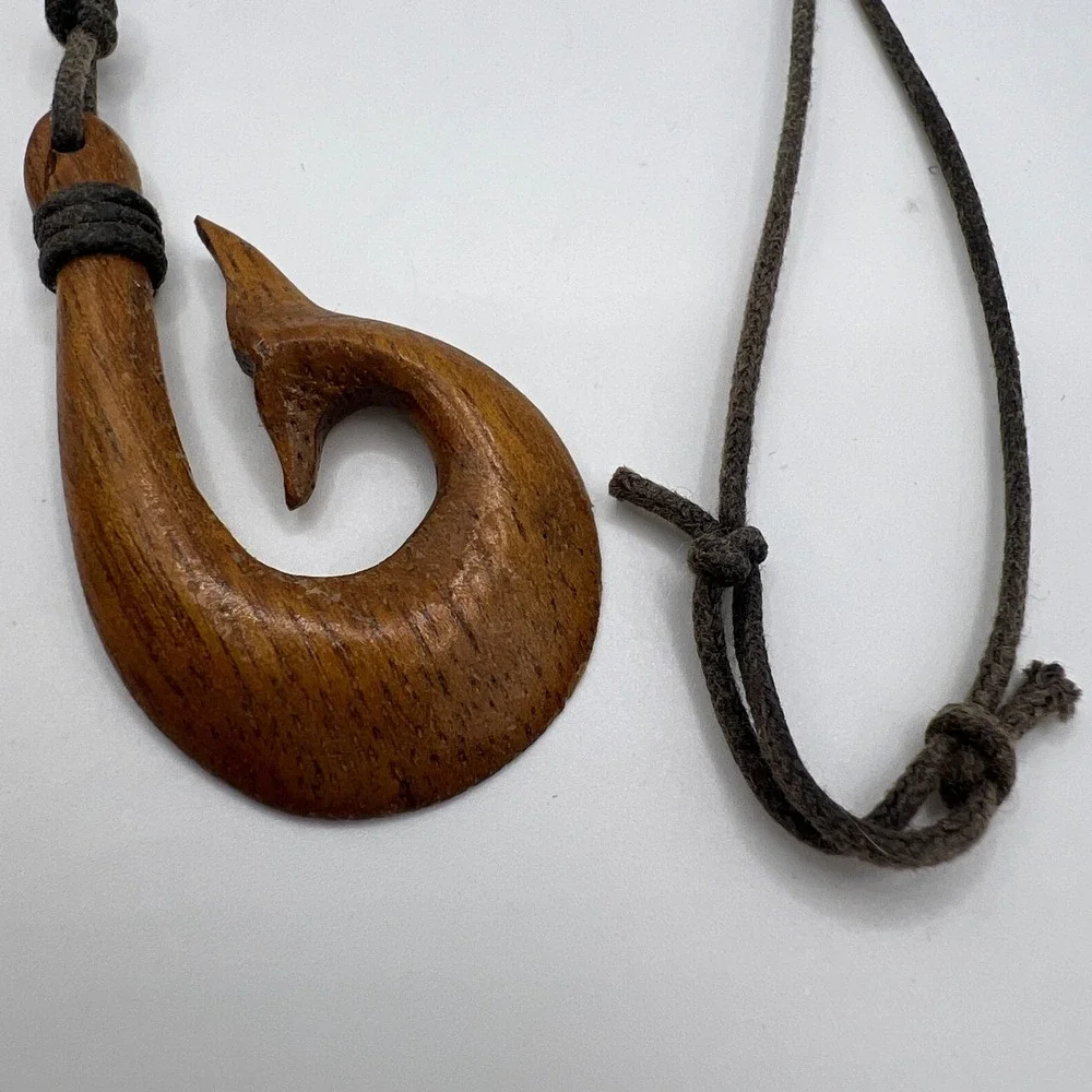 Hawaiian Makau Fish Hook Wood Pendant Necklace Hand Carved Adjustable Cord